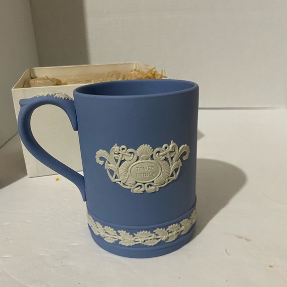 Wedgwood Other - 1975 Wedgwood Jasperware Christmas mug featuring the Tower Bridge in London